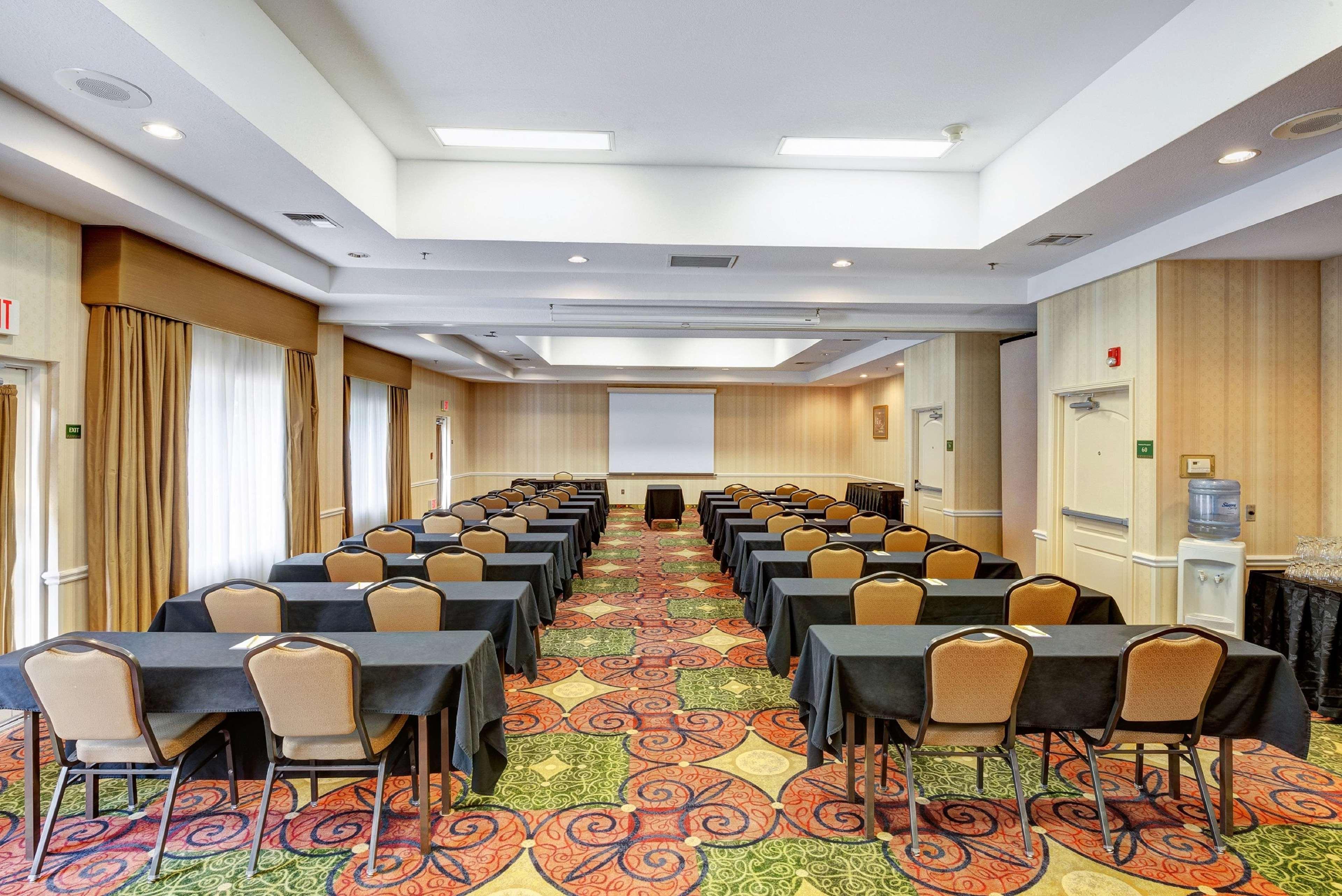 Hotel Hilton Garden Airport