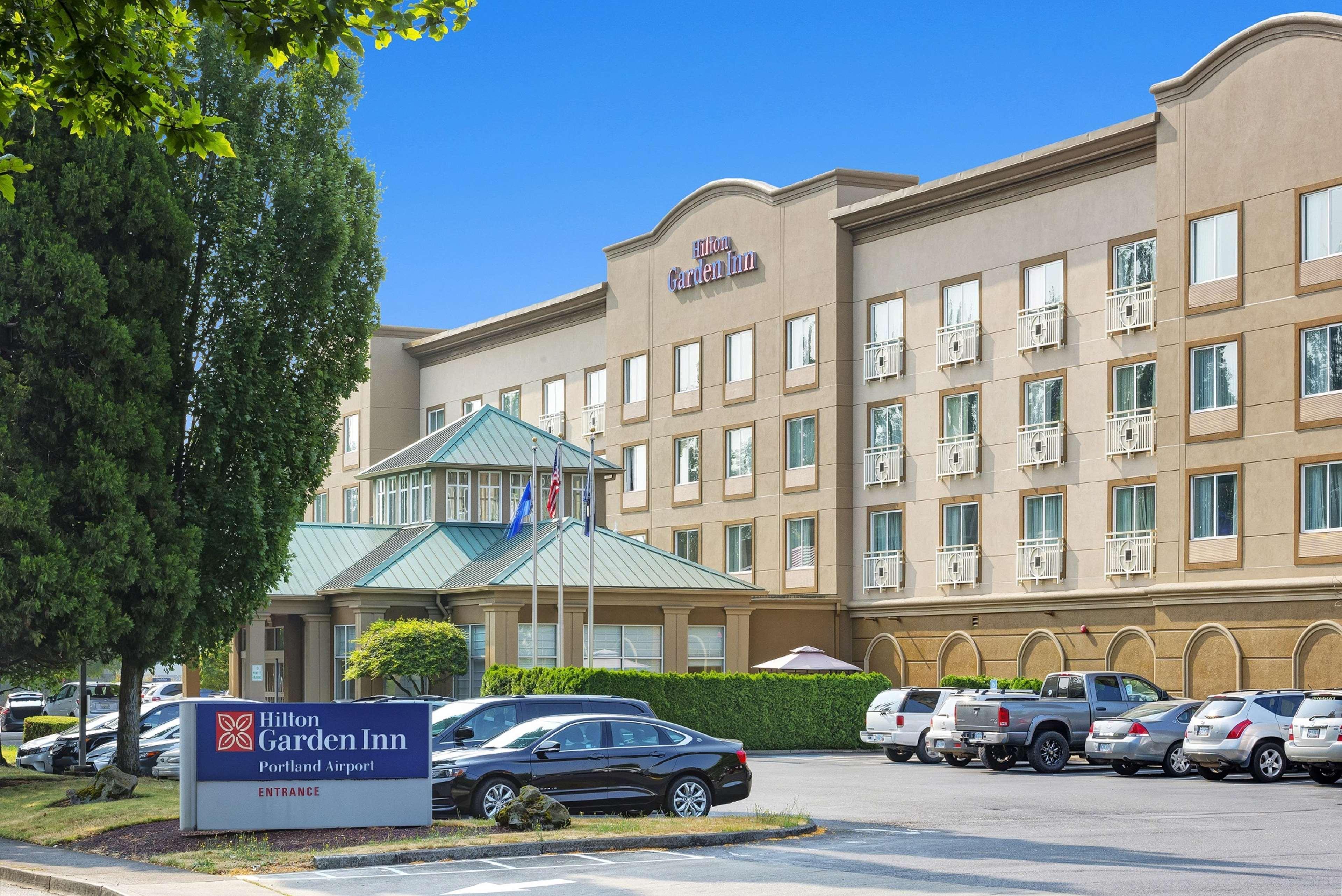 Hilton Garden Airport 3*