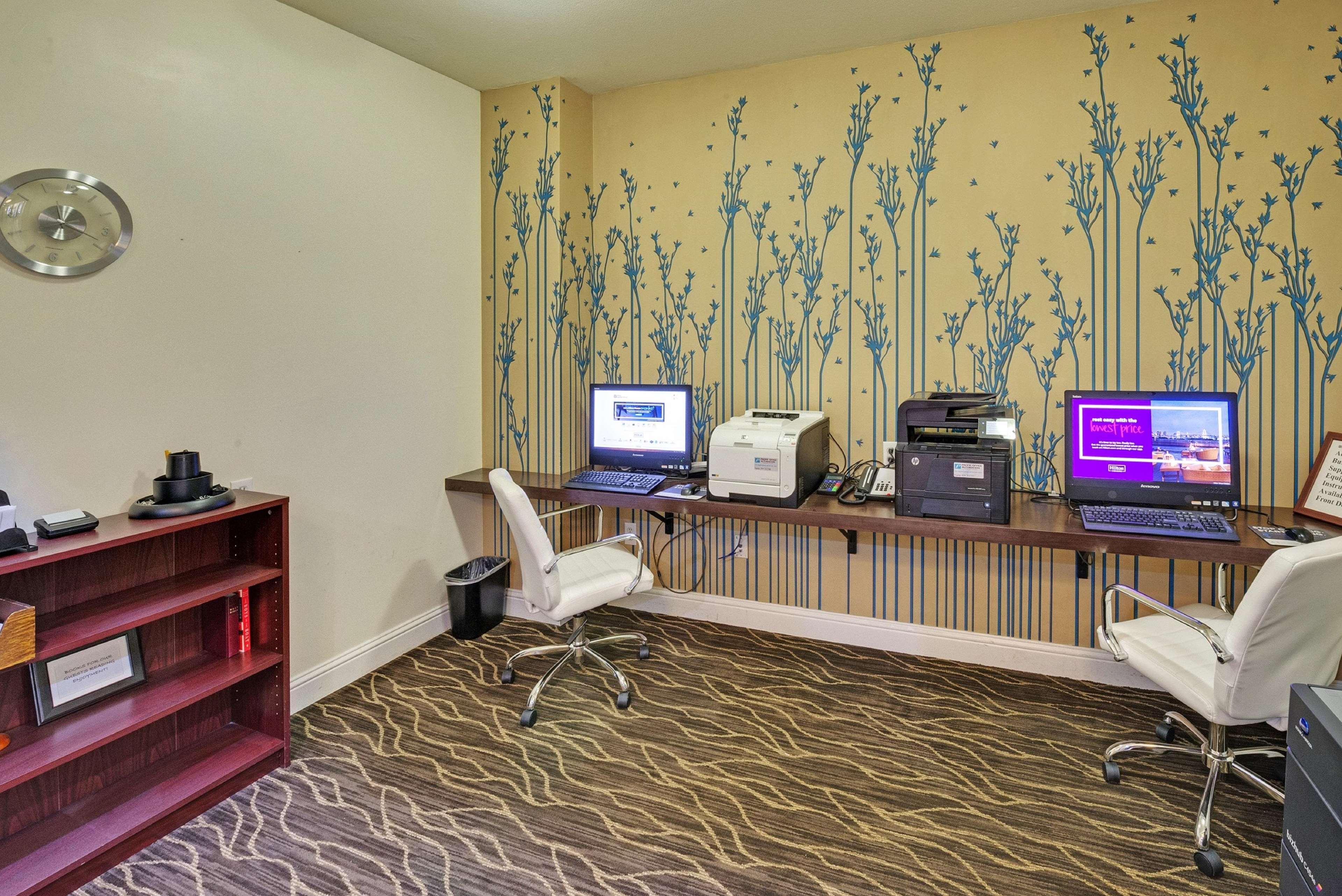 Hilton Garden Airport Hotel