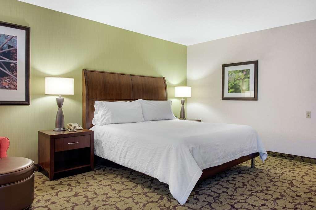 Hilton Garden Airport 3*