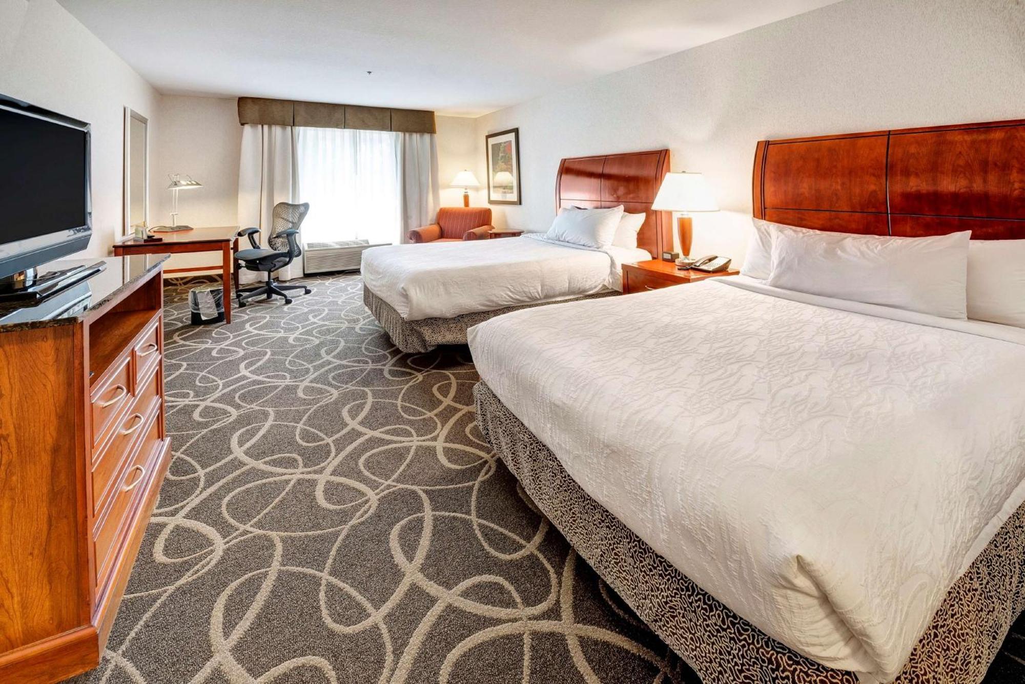 Hilton Garden Airport 3*