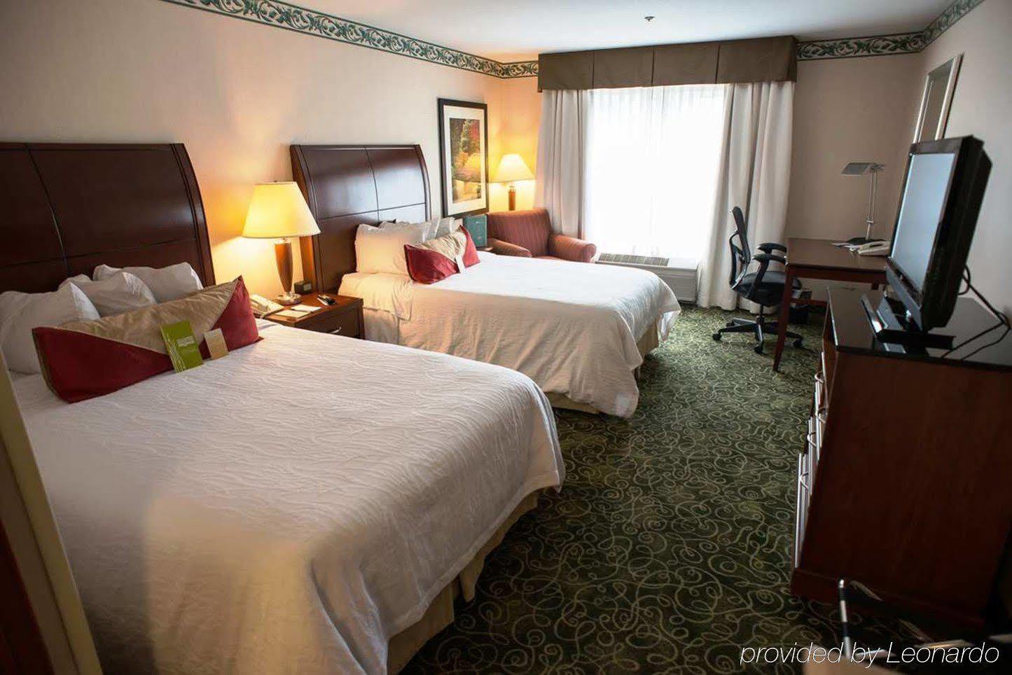 Hilton Garden Airport 3*