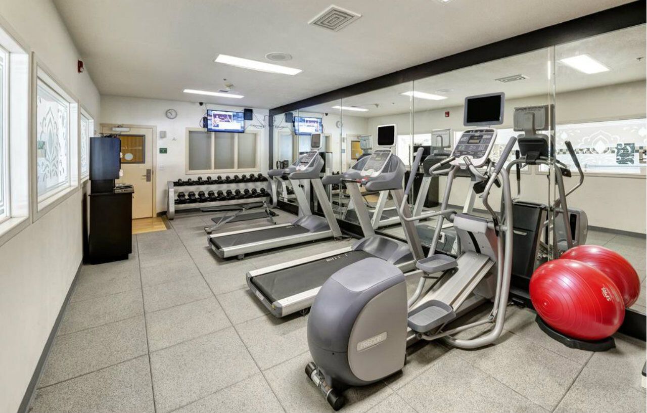 Hilton Garden Airport 3*